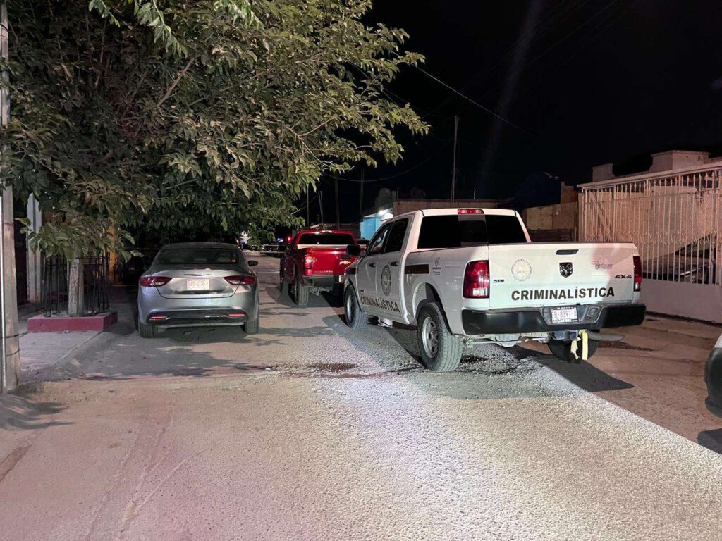 Hombre es herido a balazos tras discutir con su vecino; lo trasladan a un hospital