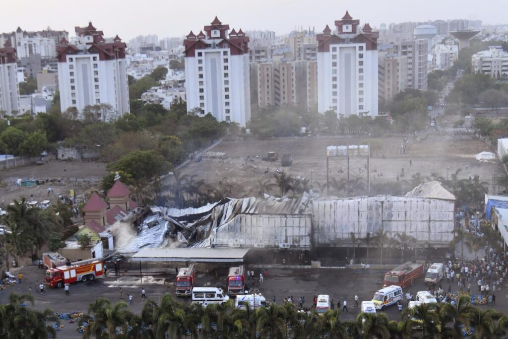 VIDEO: Cerca de 20 niños muertos en incendio de parque de diversiones en India