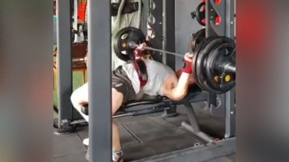 VIDEO: Hombre graba su propia muerte; estaba haciendo pecho en el gimnasio