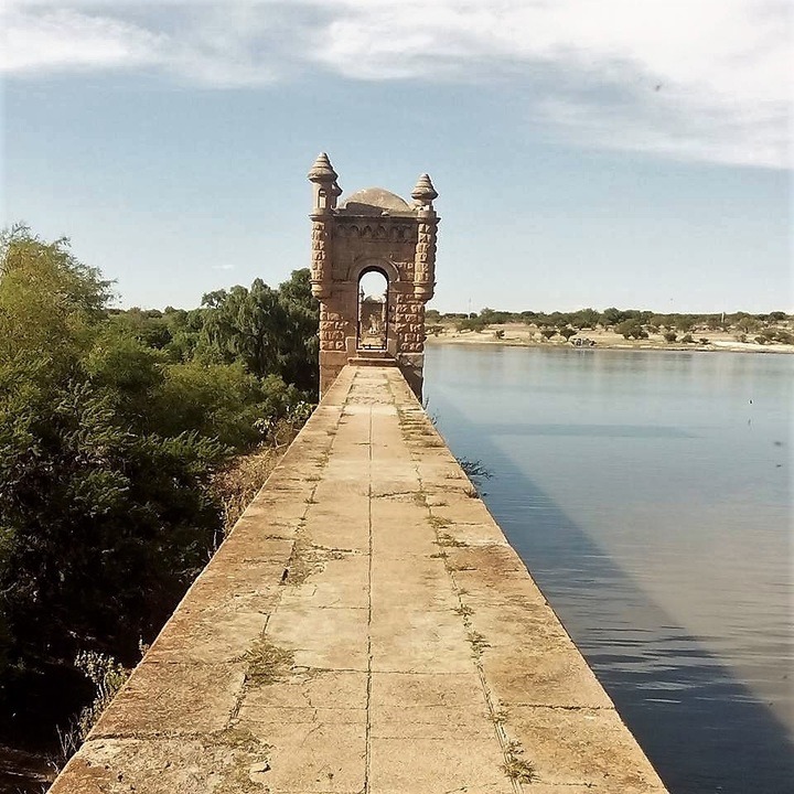 El Tarzán intentó ahogarla en la presa