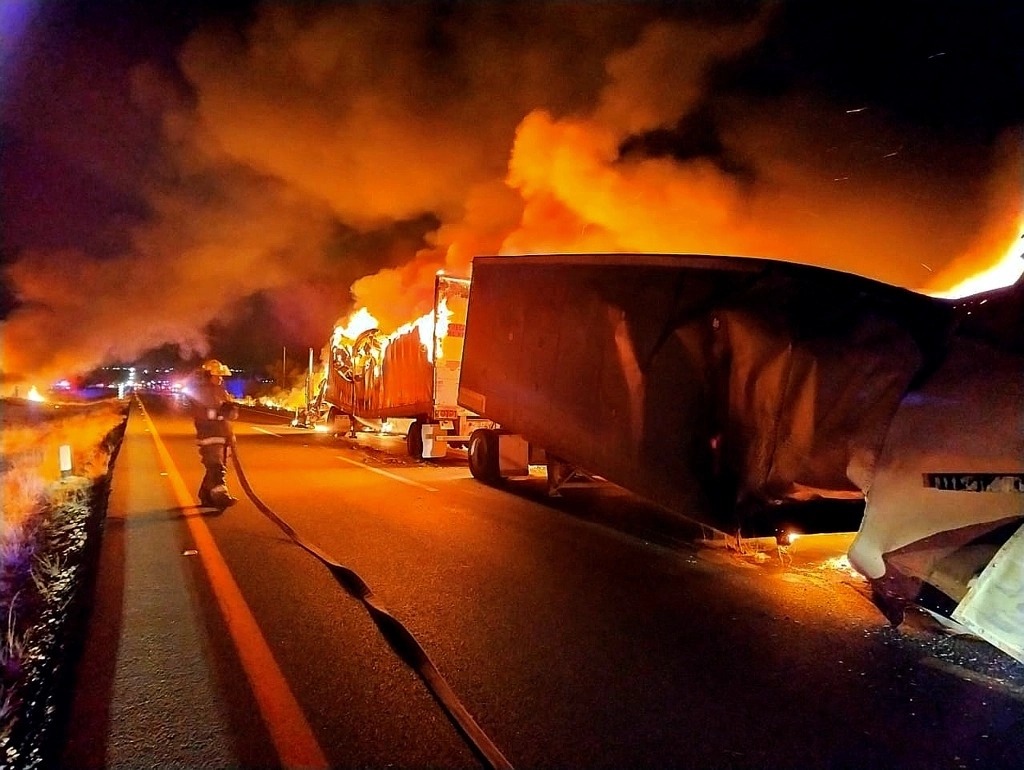 Zacatecas vive jornada de bloqueos y quema de vehículos