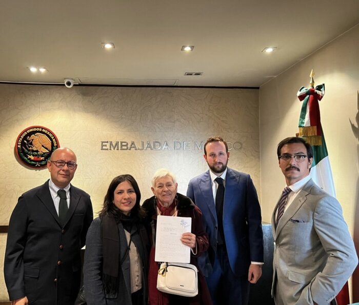 Madre de Jorge Glas denuncia al presidente ecuatoriano, Daniel Noboa, ante la FGR