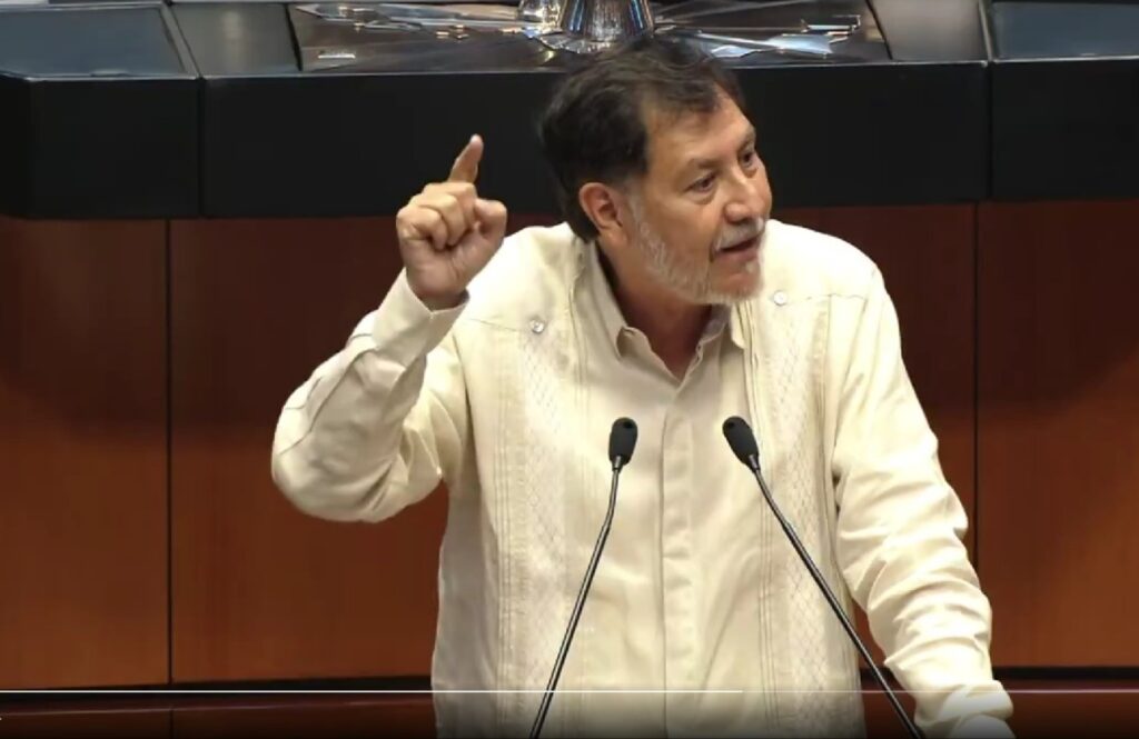 Noroña se lanza contra marcha de la «Marea rosa» por invitar a Xóchitl y Taboada