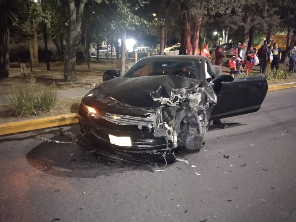 Impresionante choque de Camaro contra Wrangler