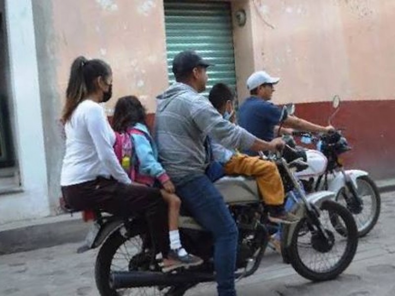 Niño se quemó un pie en la moto de su papá
