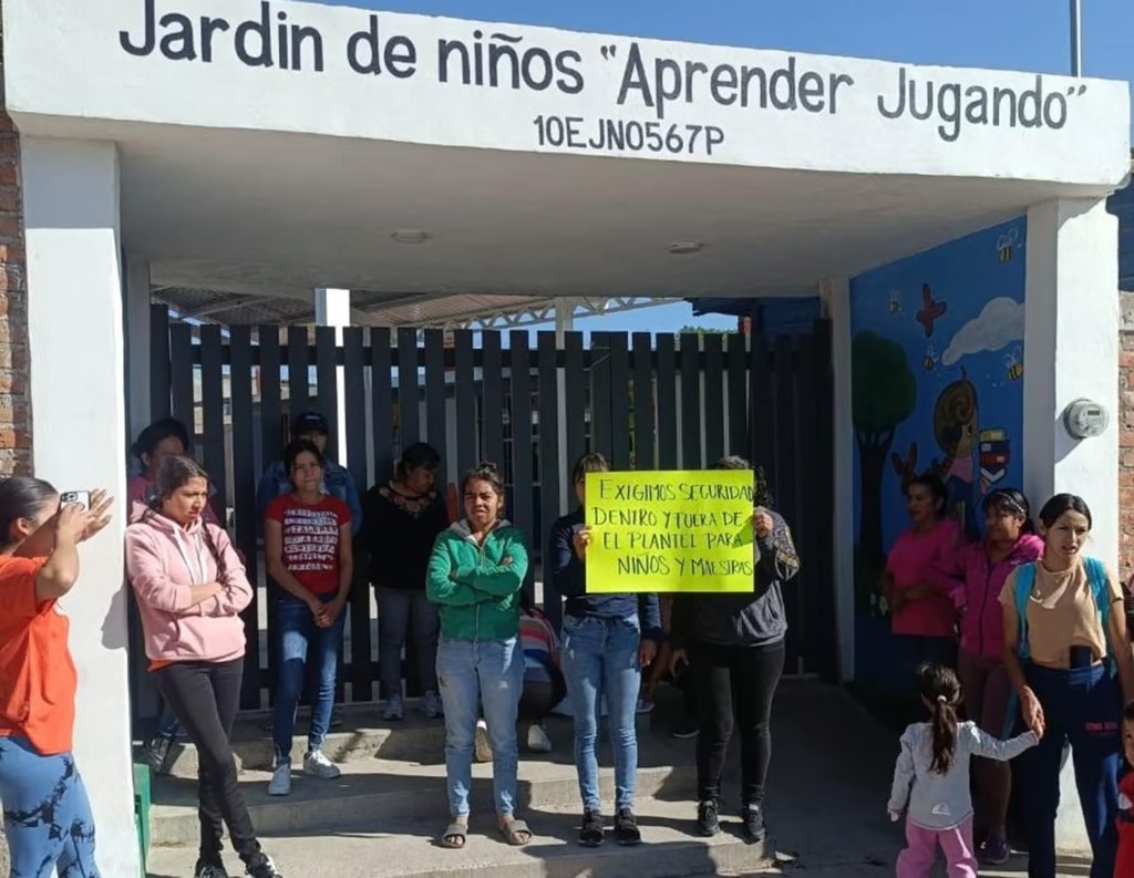 Sujeto armado causó pánico en Jardín de Niños