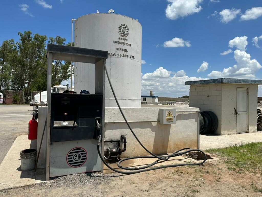 Federales encuentran gasolinera de huachicol