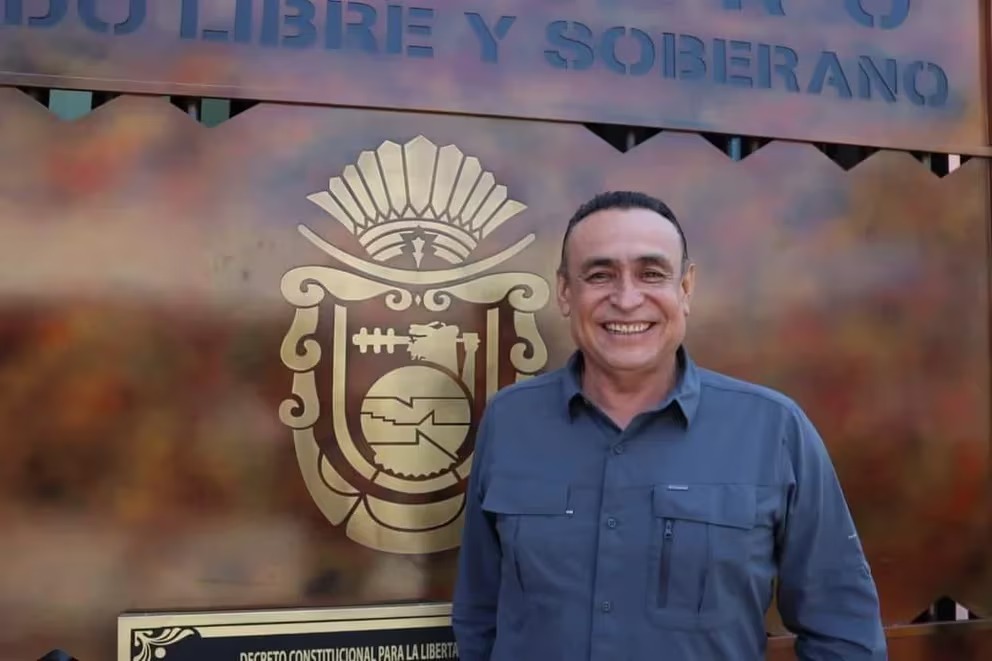 Balean camioneta de José Efrén López, candidato a diputado por Morena en Guerrero
