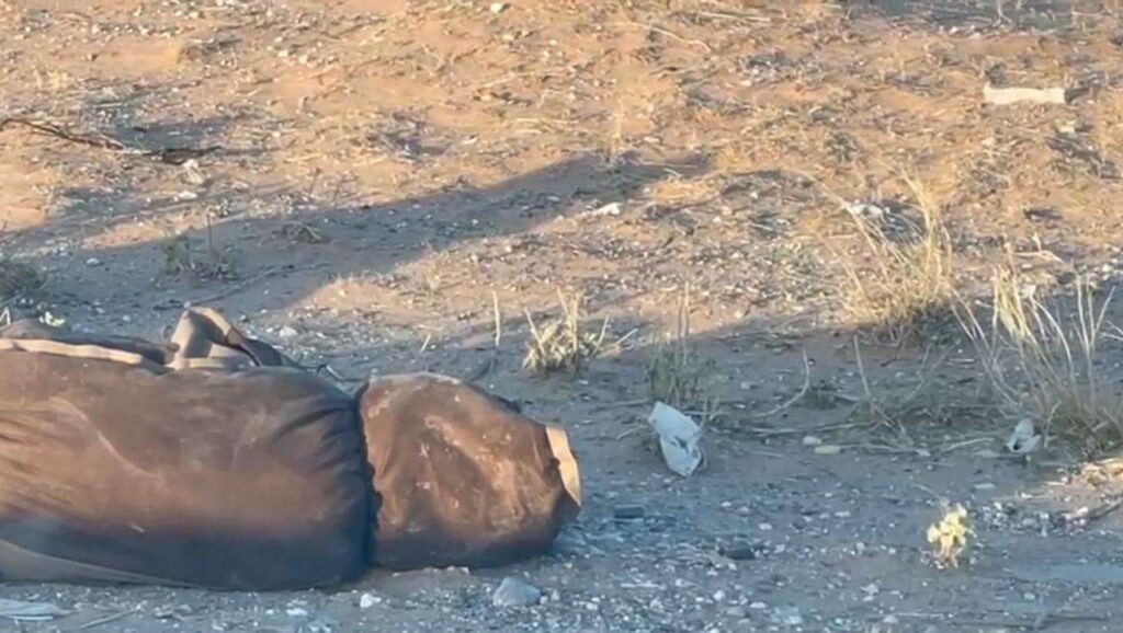 Dejan 2 cuerpos encobijados en la carretera de Juárez a Chihuahua