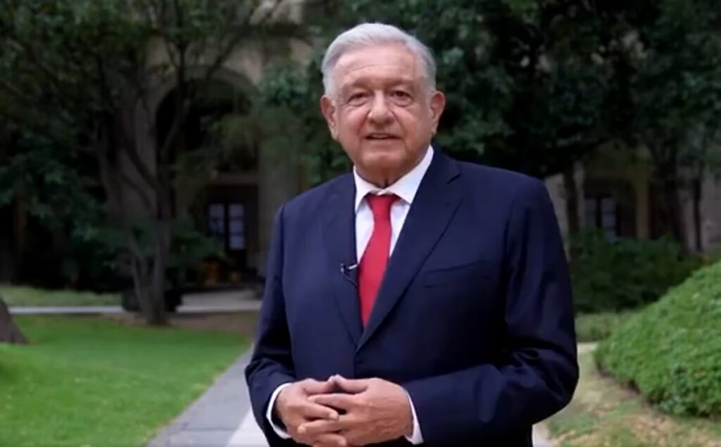 AMLO se despide de maestros y agradece por su labor sin paros