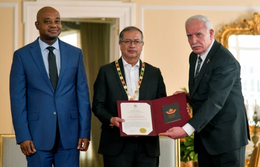 Petro recibe el Gran Collar de Palestina en reconocimiento a su defensa de Palestina en el conflicto con Israel