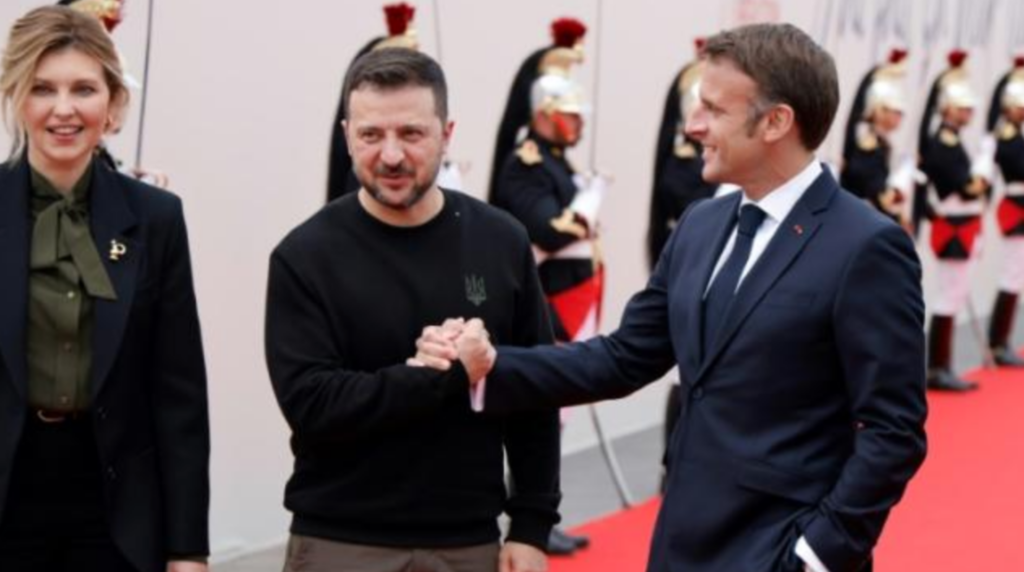 Francia anuncia la entrega de aeronaves de combate a Ucrania