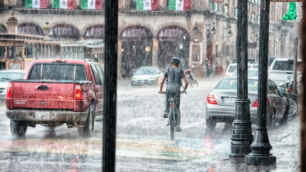 Qué es una vaguada monzónica y qué efectos tendrá en el clima en México esta semana