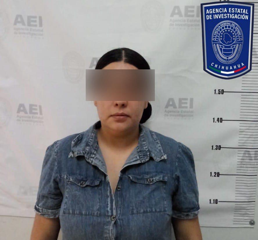 Empleada robó dinero y vales de gasolina de su lugar de trabajo en Parral; la detienen