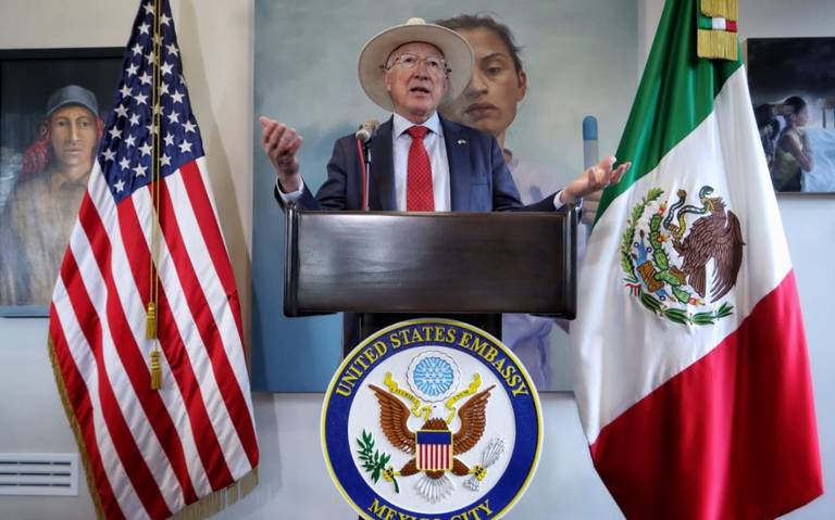 Ken Salazar señala que inspecciones de aguacates en Michoacán se reanudarán hasta que sea seguro