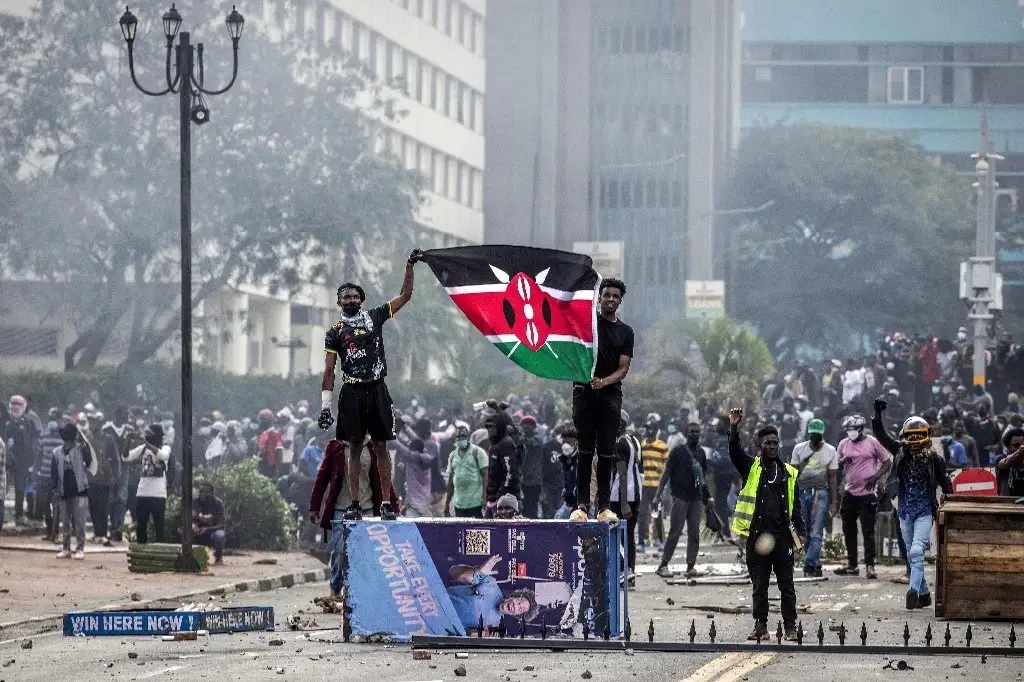 17 muertos y 86 heridos tras protestas contra la alza de impuestos en Kenia