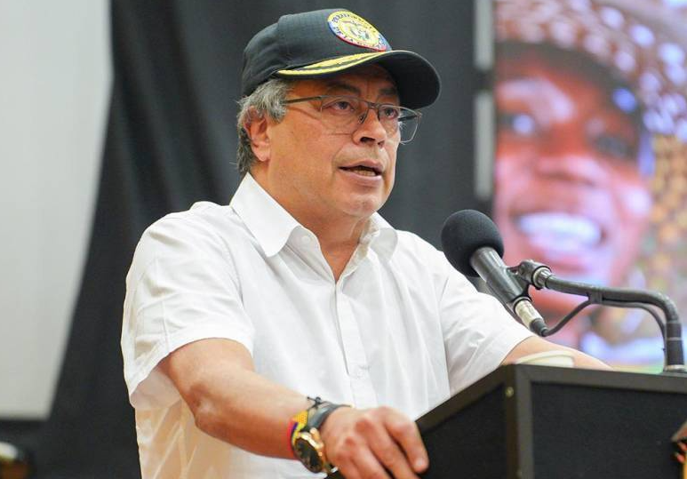 Petro niega chuzadas» a magistrados, oposición y periodistas