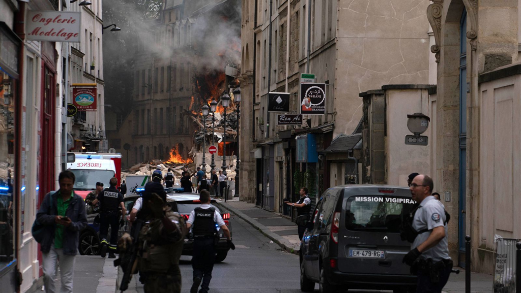 VIDEO: Incendio en el centro de París deja 7 personas lesionadas