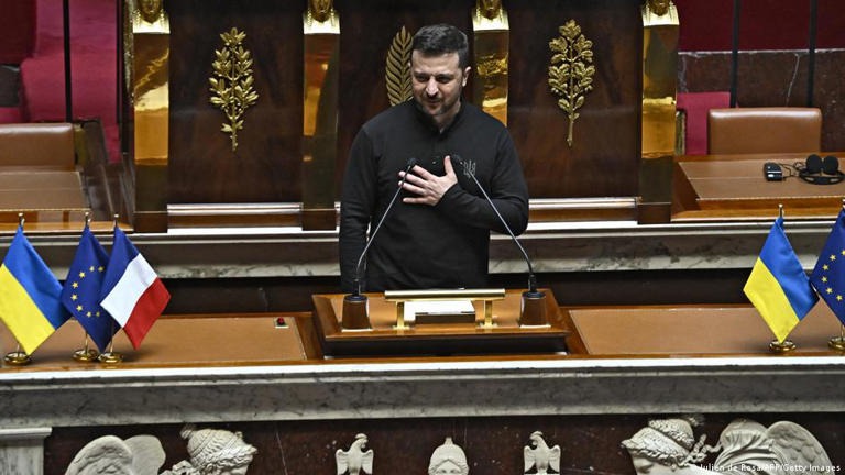 «Europa ya no es un continente de paz», afirma Zelenski en Francia