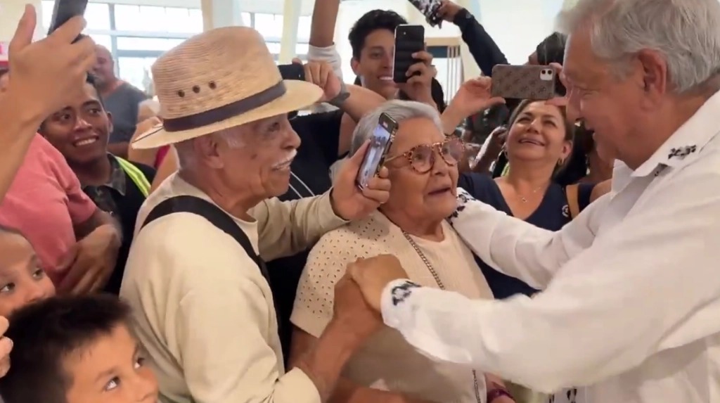 AMLO realiza recorrido a bordo del Tren Maya de Mérida a Campeche