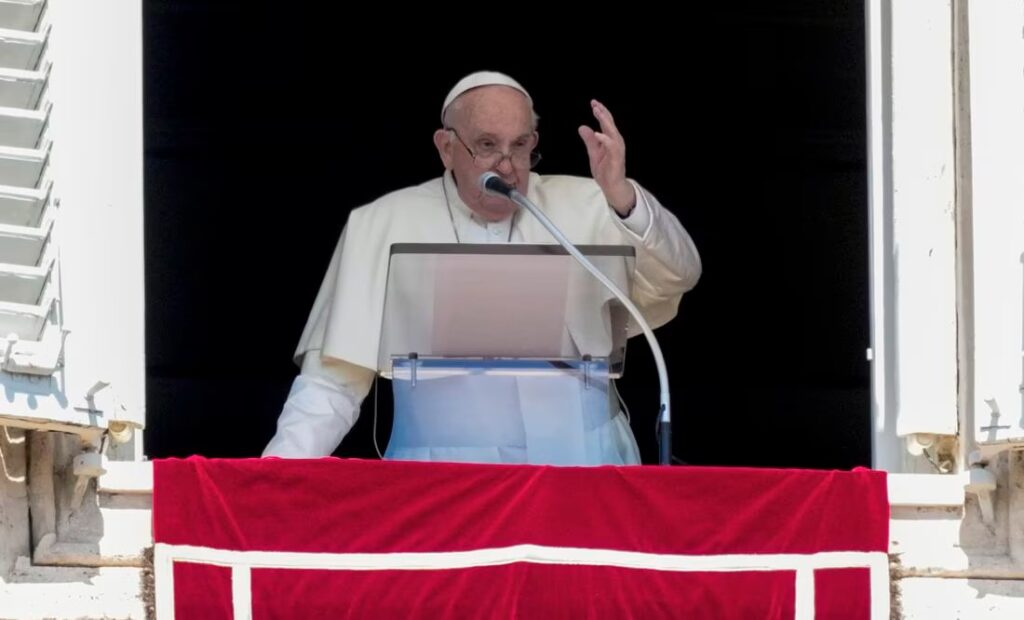 Papa Francisco vuelve a criticar a la comunidad LGBT+: «Se respira un ambiente de mariconería»