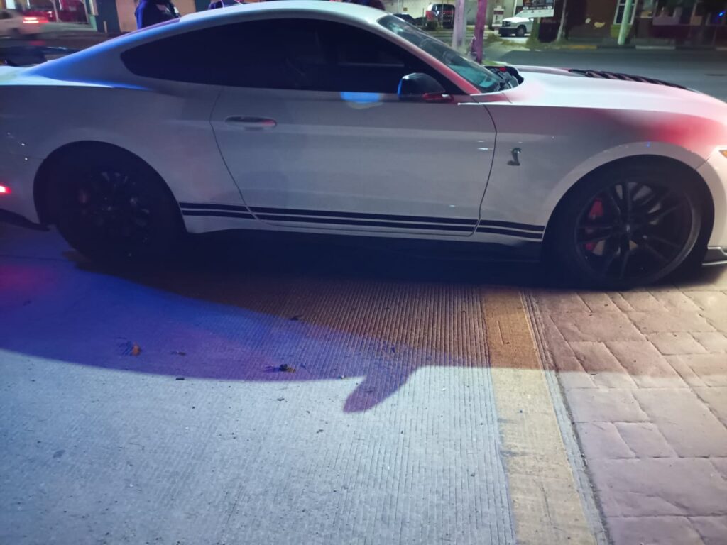 Sorprendieron al Mustang de los “trompitos” al pasarse semáforos (video)