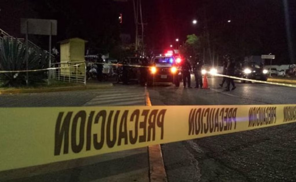 Abandonan tres cuerpos emplayados en carretera federal de Puebla