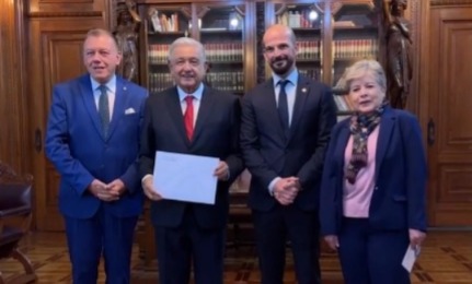 AMLO recibe cartas credenciales de 14 nuevos embajadores