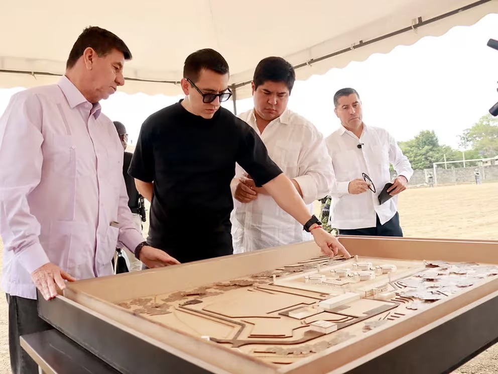 Daniel Noboa coloca primera piedra para construcción de nueva cárcel de máxima seguridad