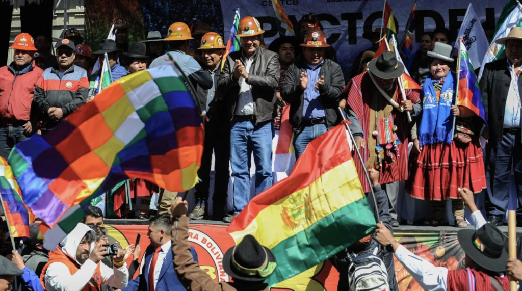 Luis Arce marcha con miles en Bolivia tras intento de golpe de Estado