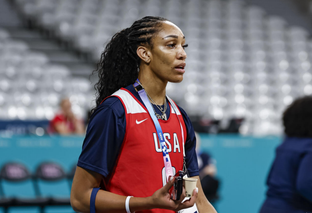 Jugadoras de baloncesto en EE.UU. muestran su apoyo a Kamala Harris