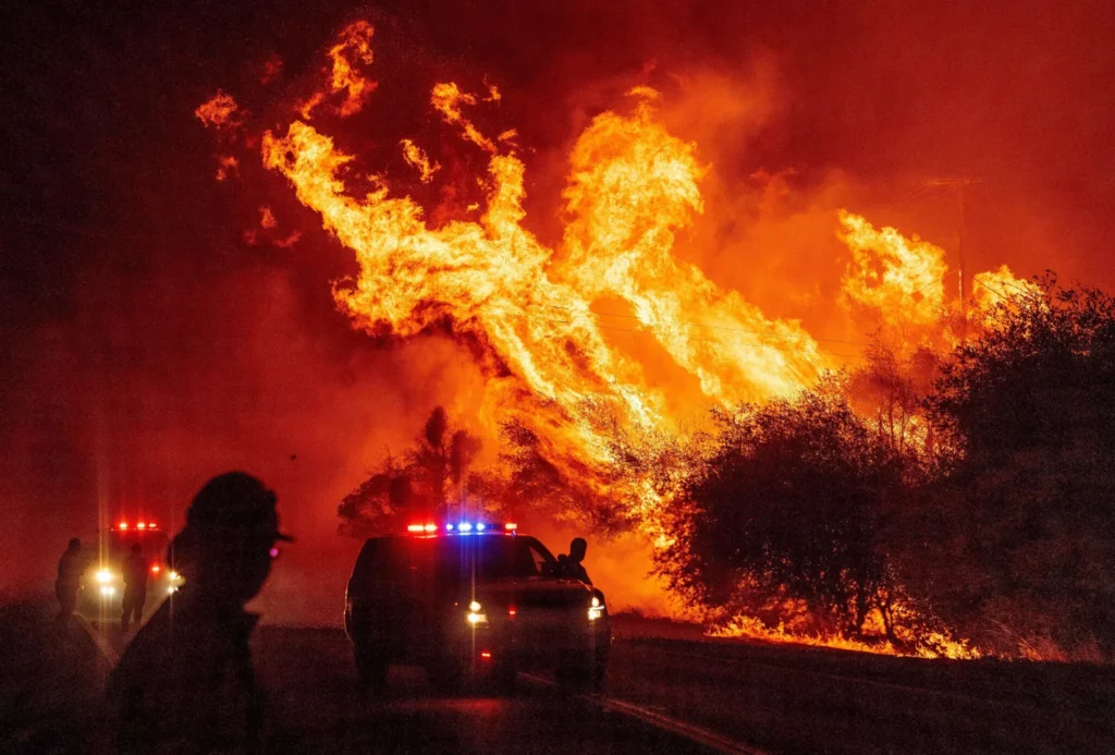 El mayor incendio forestal de 2024 ha devastado grandes áreas en California