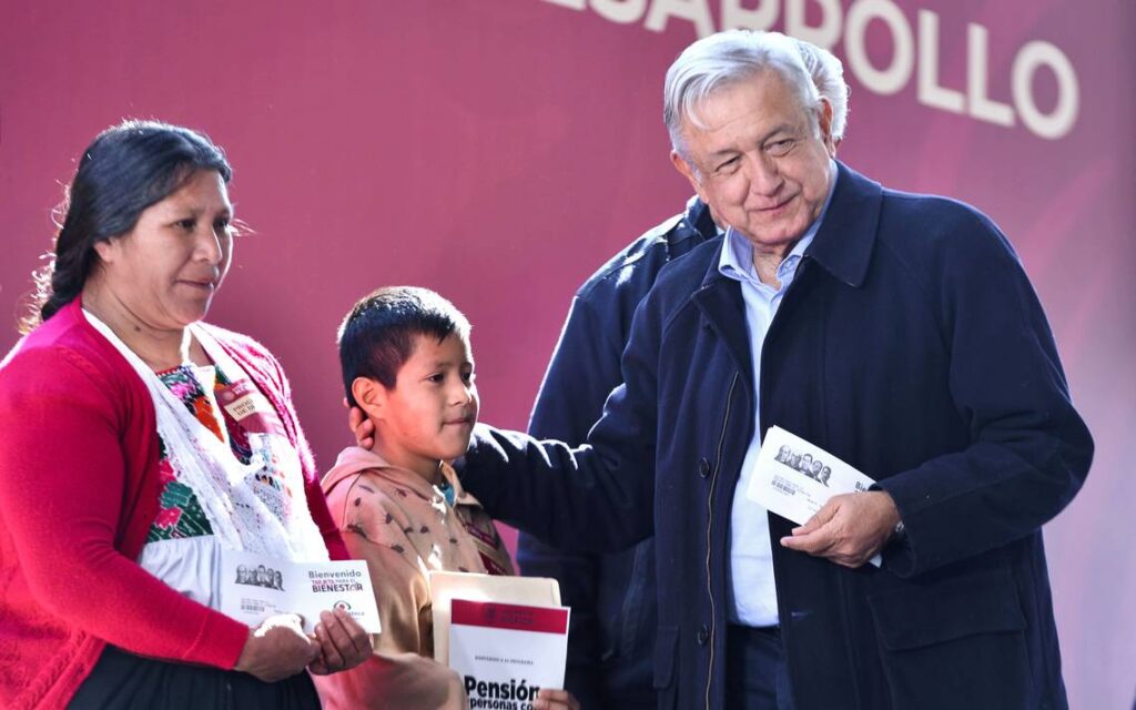 Gobierno de AMLO ha invertido 2.9 billones de pesos en programas sociales: SHCP