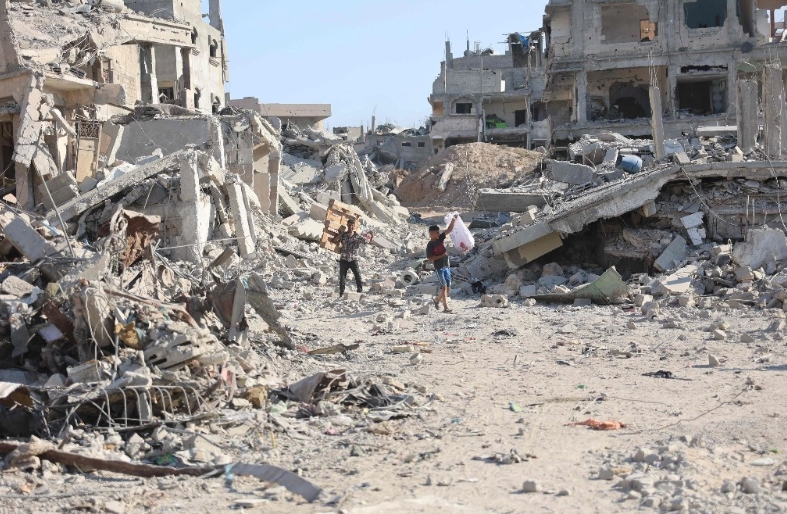 Israel pide a palestinos abandonar ciudad Gaza mientras continúa ataques