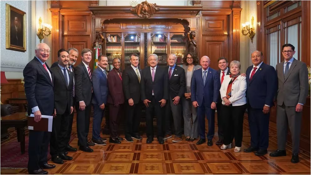 AMLO se reúne en Palacio Nacional con congresistas de EU