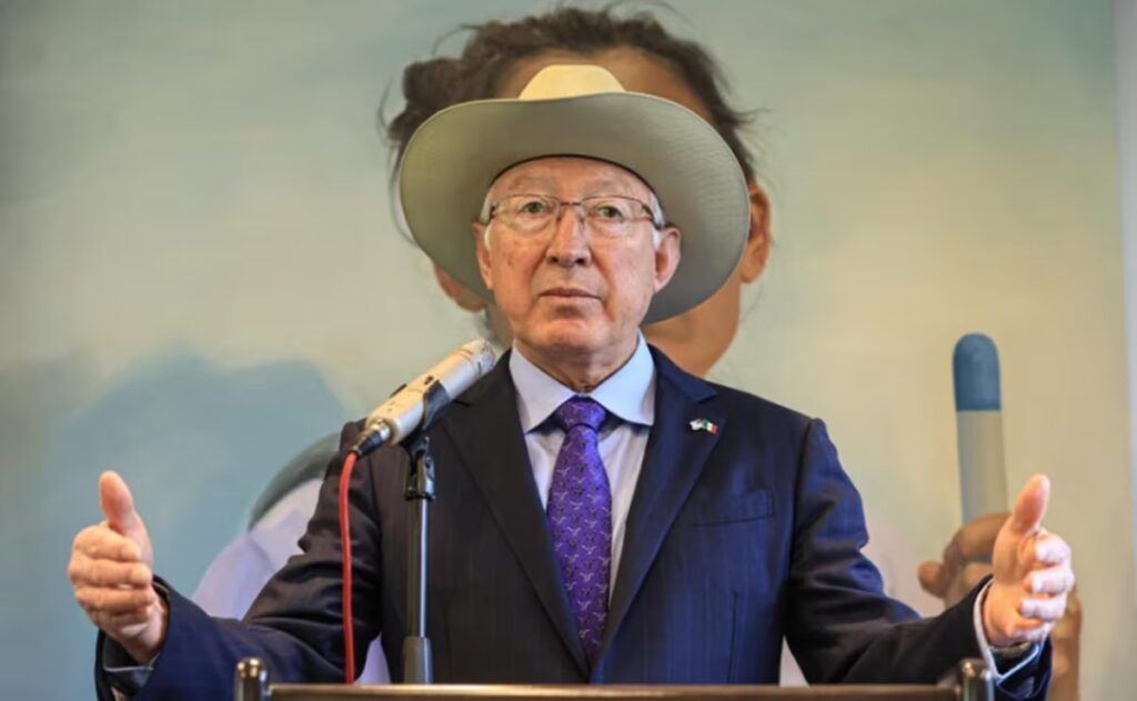 Ken Salazar destaca reducción del 50% en migración irregular 