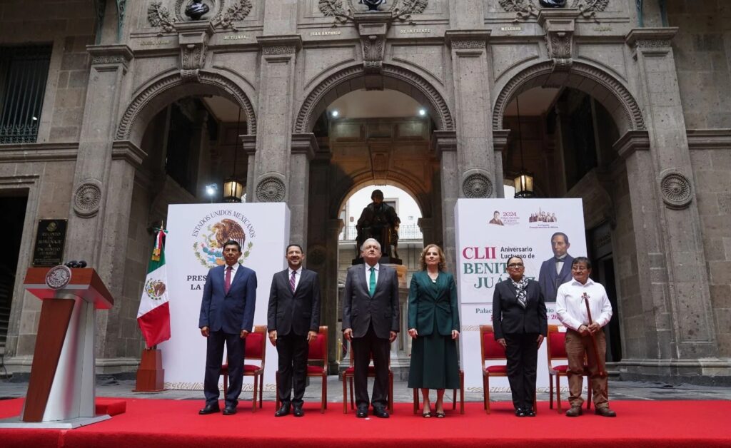 AMLO conmemora aniversario luctuoso de Benito Juárez