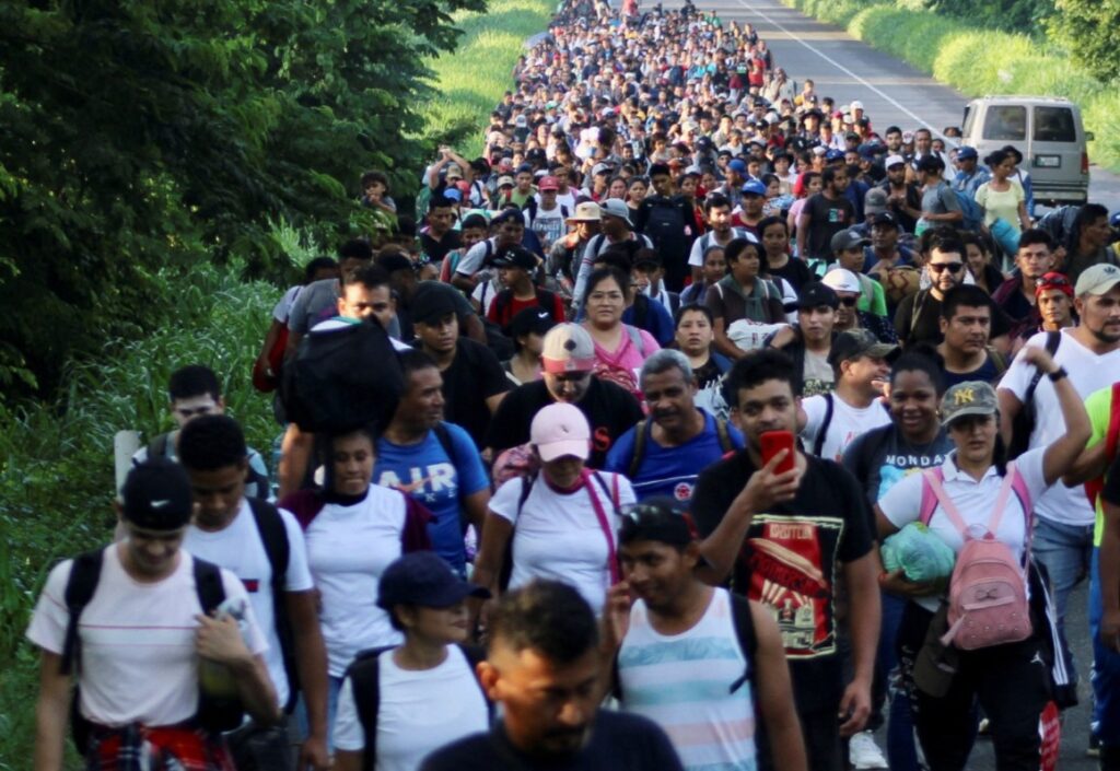 Nueva caravana de más de 3 mil migrantes sale desde Chiapas