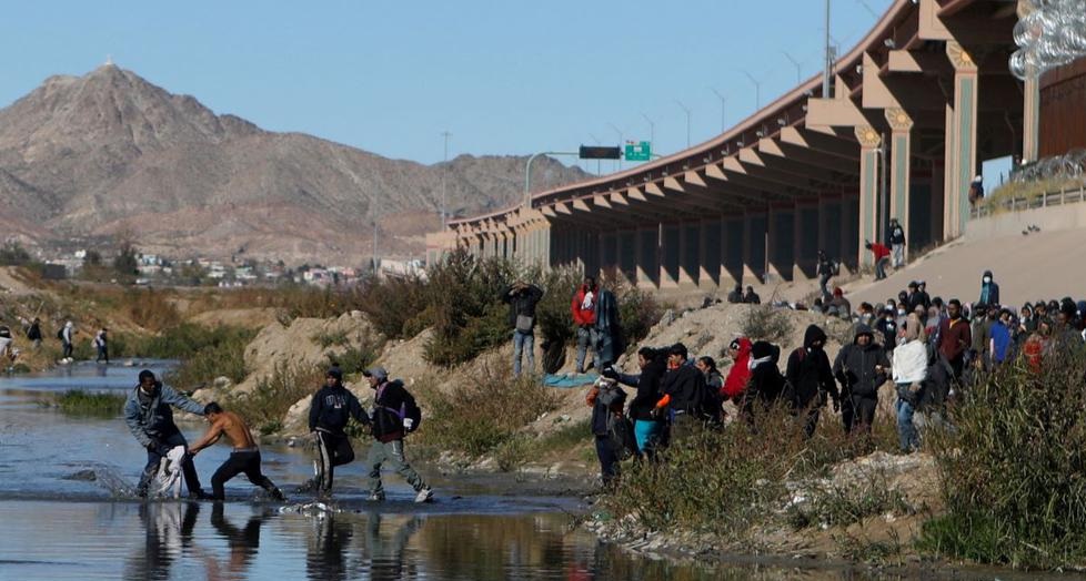 EE.UU. asigna más de 380 mdd para lidiar con el hacinamiento de migrantes