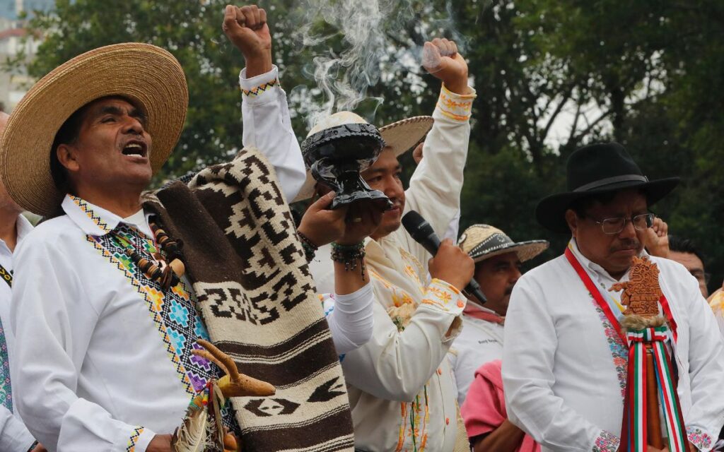 Una ceremonia indígena para recibir la reforma constitucional de López Obrador