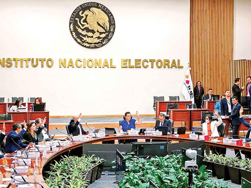 INE perfila repartir plurinominales por partido y no por coalición