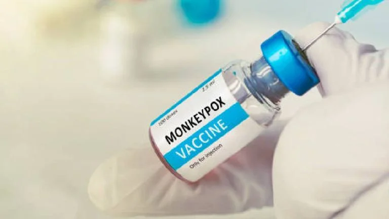 Activistas y ONG piden vacunas contra mpox en México