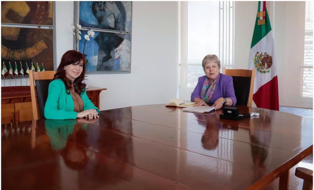 Cristina Kirchner, expresidenta de Argentina, se reúne con la canciller Alicia Bárcena