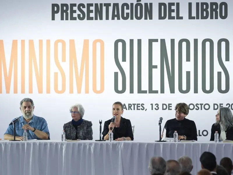 Beatriz Gutiérrez Müller presenta su libro «Feminismo silencioso» en Zócalo de CDMX