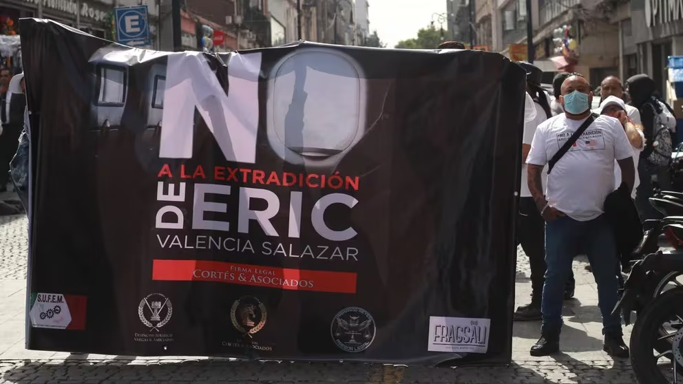 Familiares de Erick Valencia, cofundador del CJNG, protestan en la SCJN contra extradición