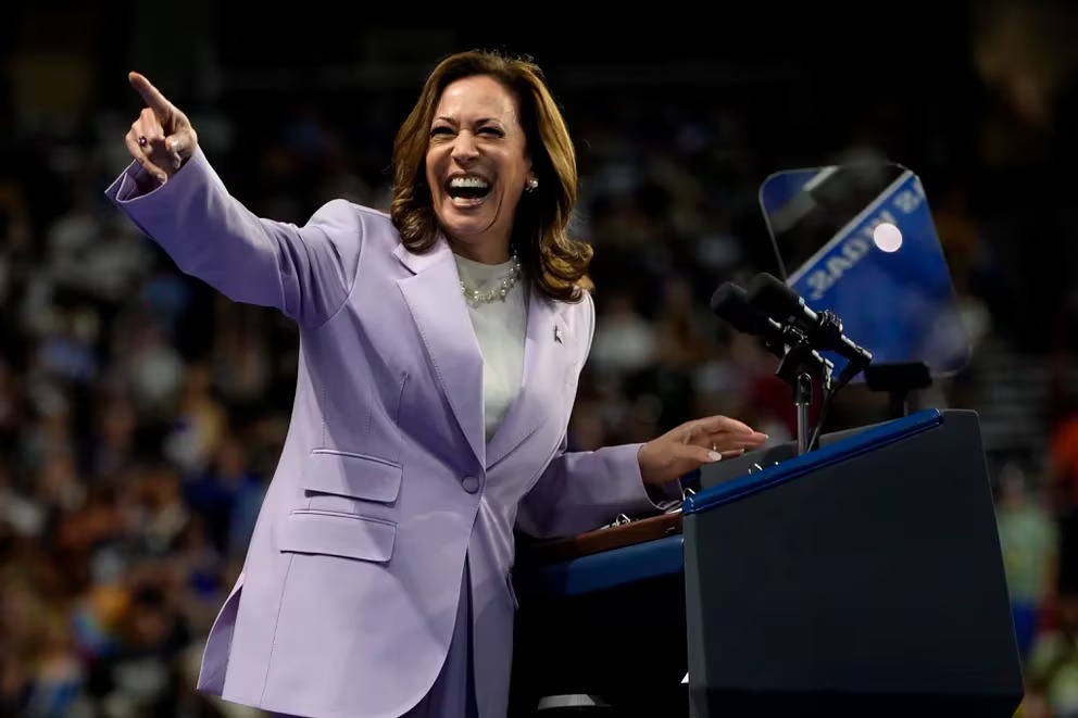 Kamala Harris destina 90 mdd a estrategia publicitaria para aumentar contraste con Trump