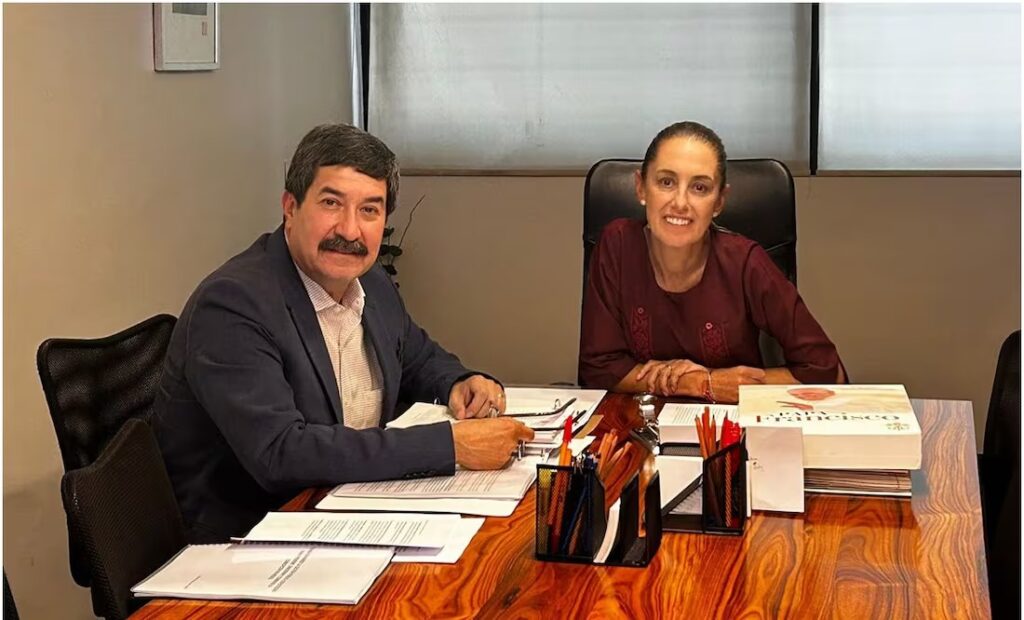 Sheinbaum descarta dejar fuera de su equipo de trabajo a Javier Corral