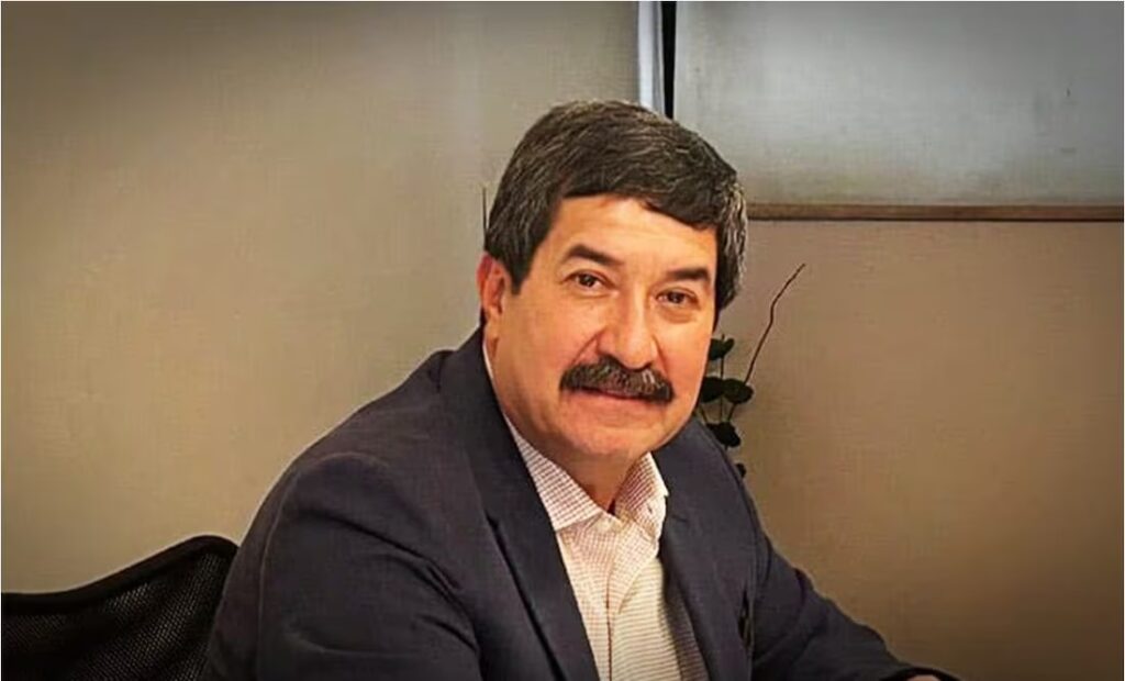 Frenan temporalmente la orden de aprehensión en contra de Javier Corral