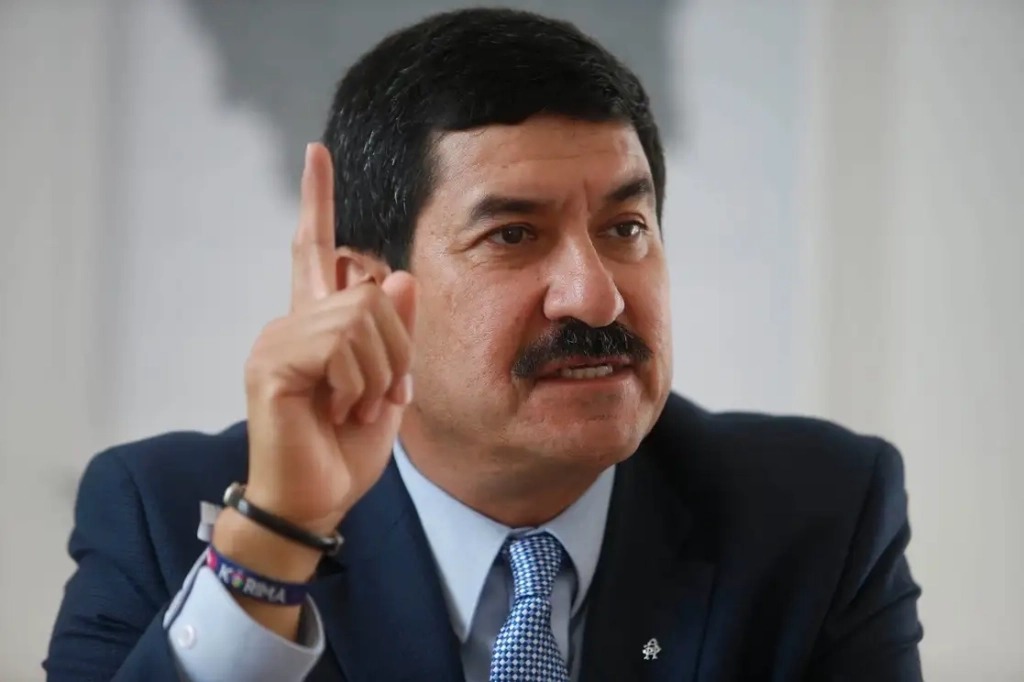 INE podría mantener senaduría pluri de Javier Corral pese a orden de aprehensión