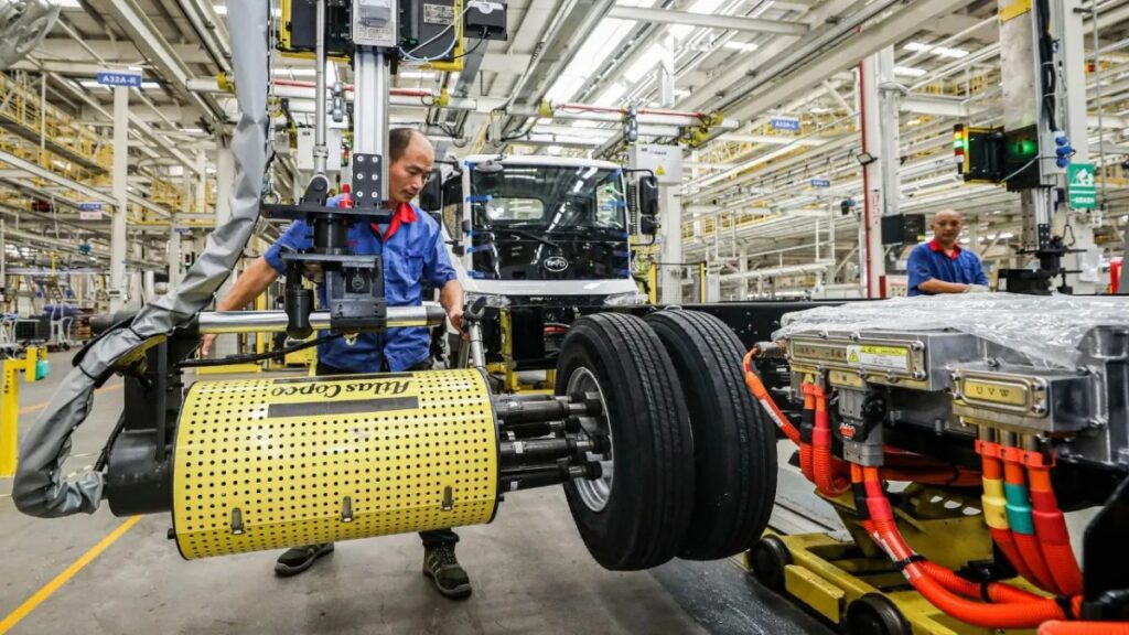 Canadá impone aranceles del 100% a autos eléctricos de China